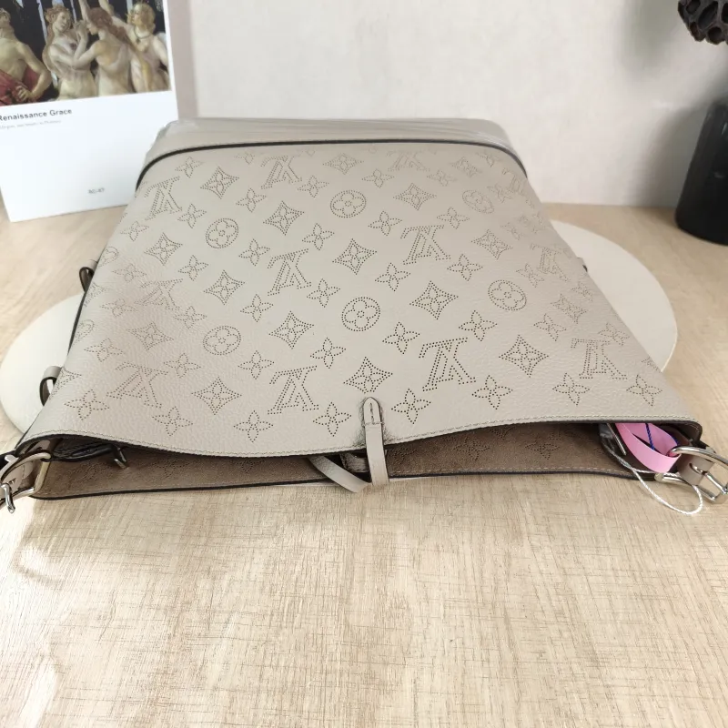 Louis Vuitton Shoulder Bag Flore Bucket Bag Grey Calfskin One Size 28 × 10 × 27 cm — detail view 5 of 10