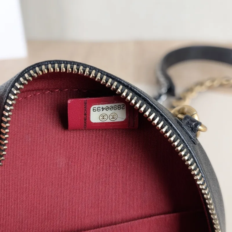 Chanel Crossbody Bag19bag Black Lambskinmini12 × 4.5 × 12 cm — detail view 8 of 12