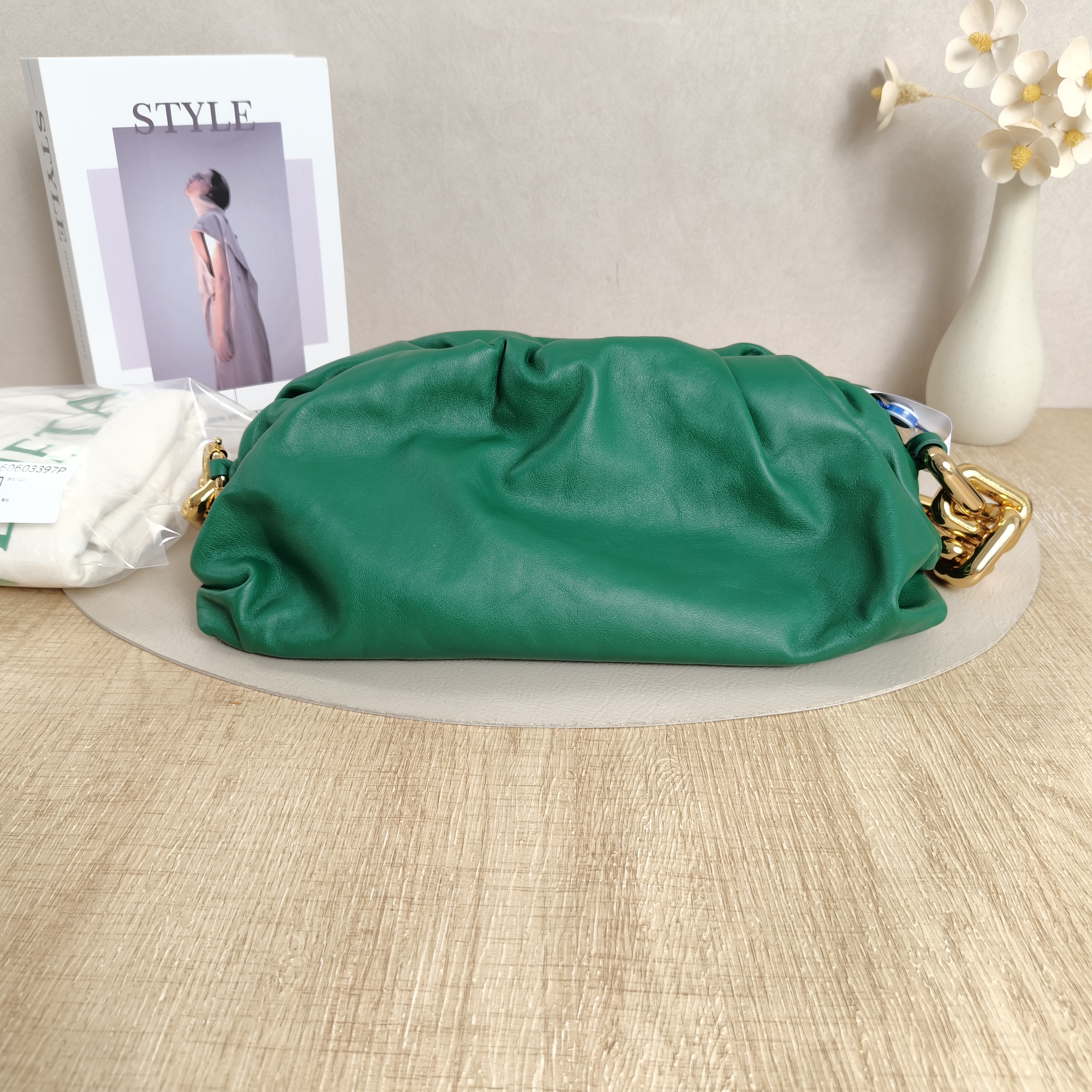 Bottega Veneta Shoulder Bag The Chain Pouch Green Calfskin One Size30 × 8 × 15 cm — cover view 7 of 10