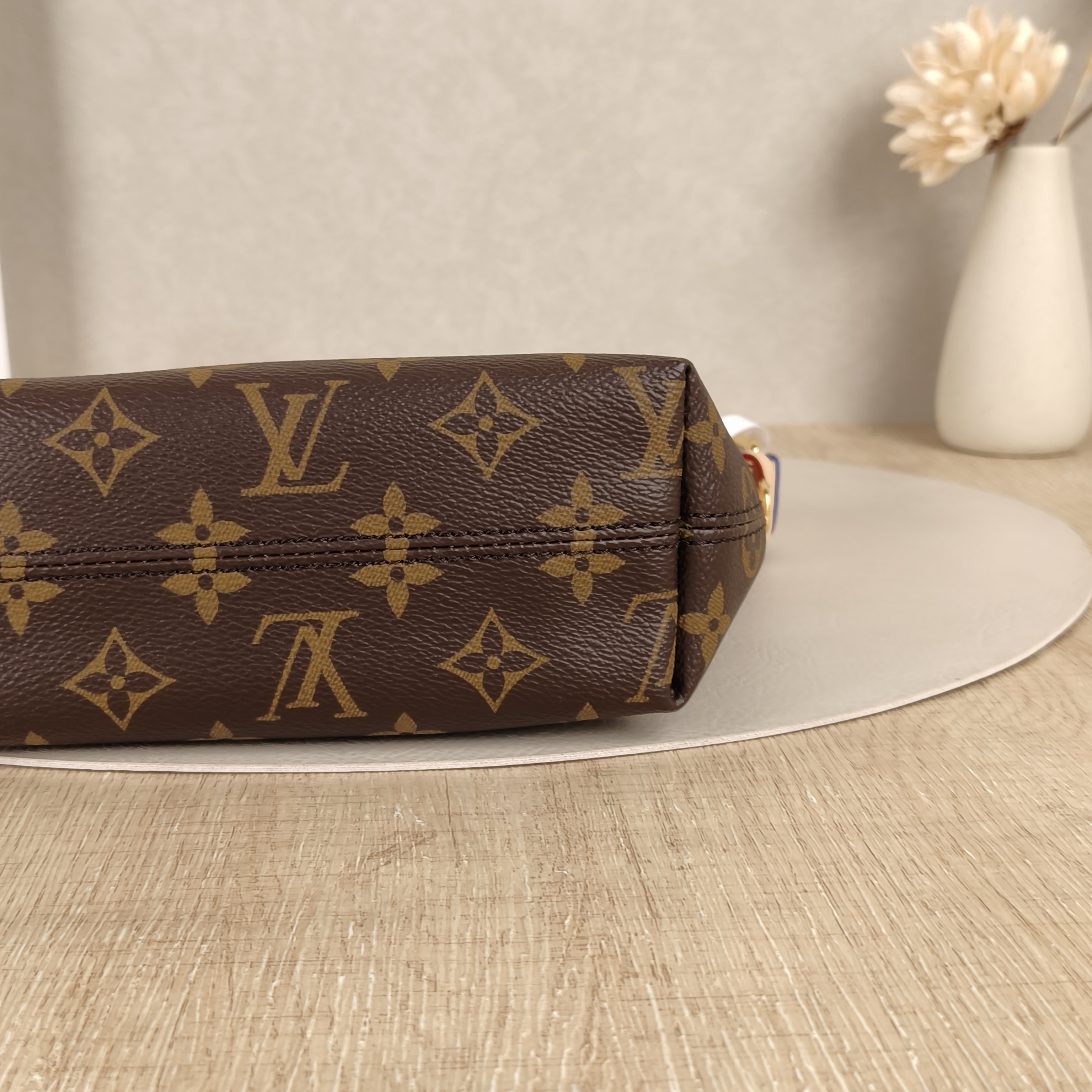 Louis Vuitton Shoulder Bag Pochette Hills Monogram PVC One Size18.5 × 6.5 × 11 cm — cover view 7 of 8