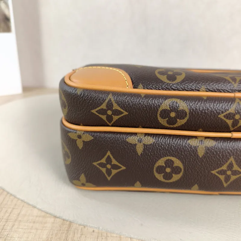 Louis Vuitton Crossbody Bag Nil Messenger Bag Monogram PVC One Size 25 × 11 × 17.5 cm — detail view 8 of 11