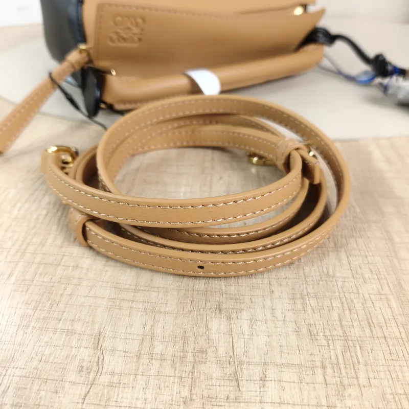 LOEWE Crossbody Bag Puzzle Black Brown Calfskin Mini 18 × 8 × 12.5 cm — detail view 2 of 13