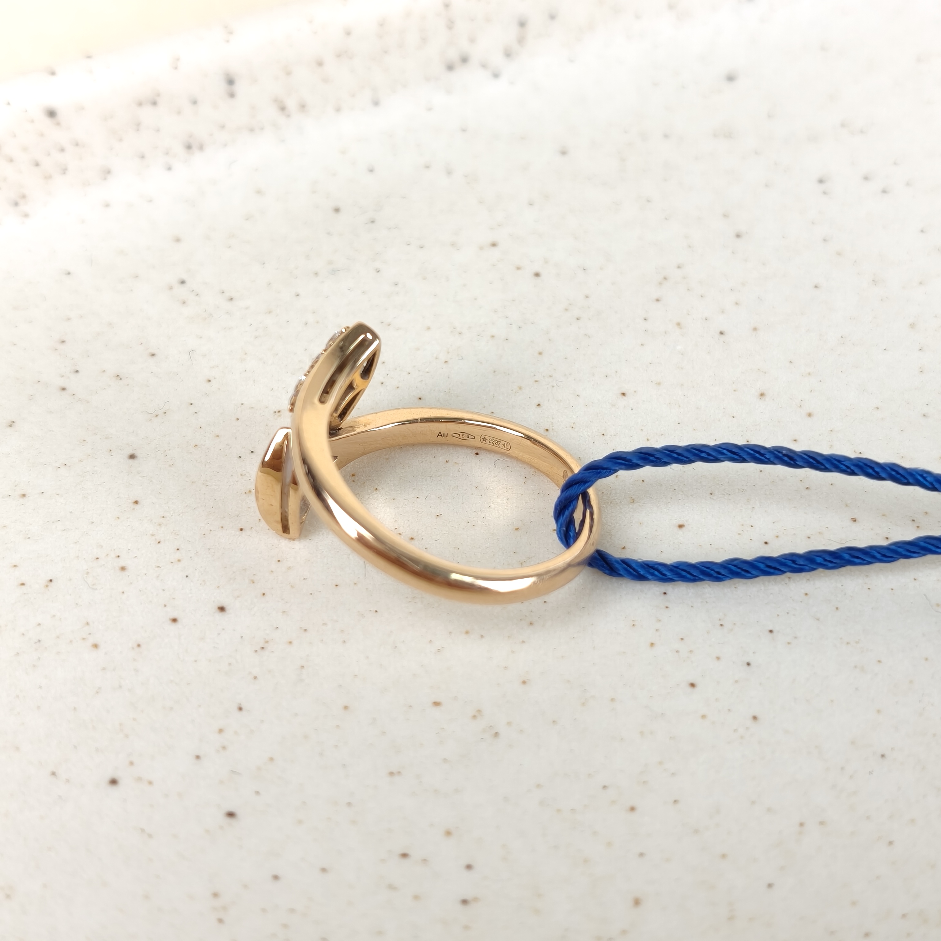 Bvlgari Ring DIVAS’ DREAM Collection Ring White Mother-of-Pearl Diamond18KR ose Gold Small50 — cover view 8 of 9