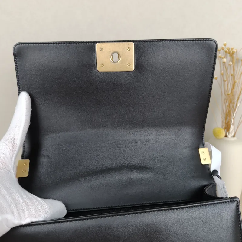 Chanel Crossbody Bag Le Boy​Black Calfskin25 × 9 × 15 cm — detail view 11 of 15
