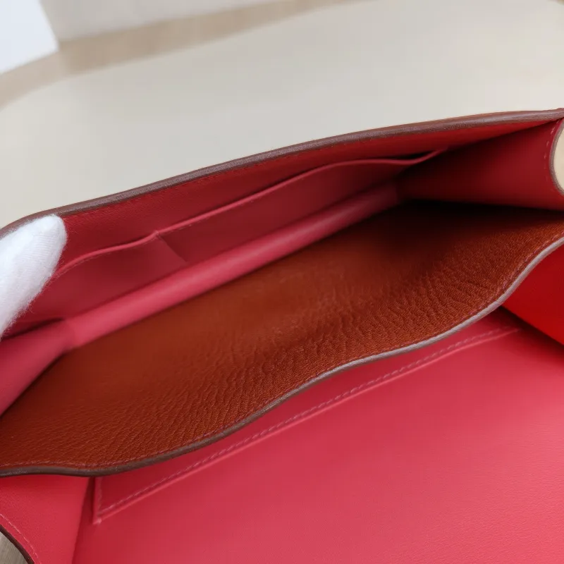 Hermès Crossbody Bag Constance 19 Silver-Tone Hardware36 Red Lambskinmini18 × 4 × 15 cm — detail view 5 of 13