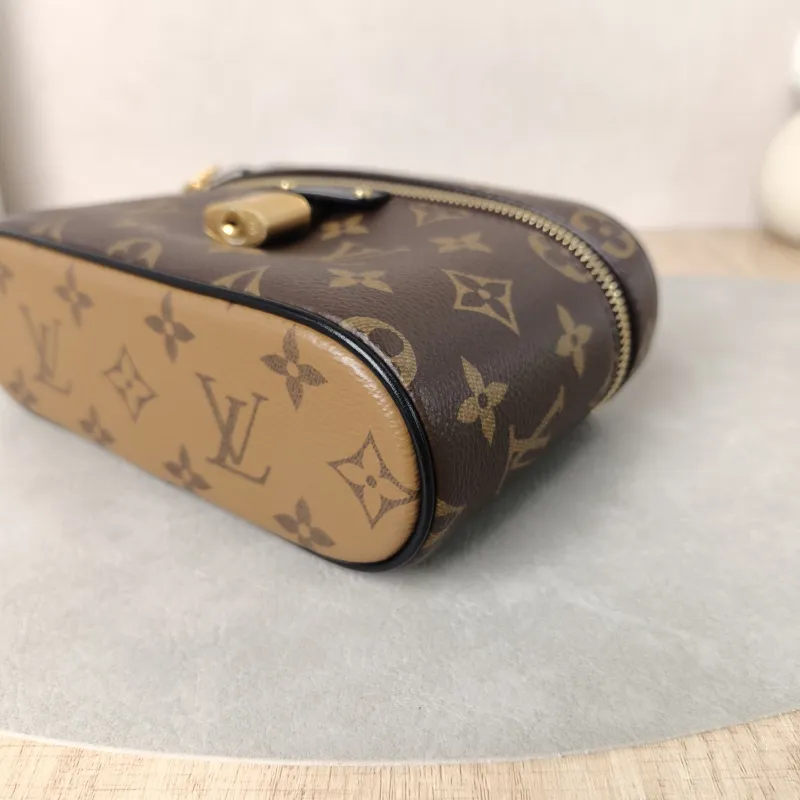Louis Vuitton Shoulder Bag VANITY POUCH Cosmetic Bag Monogram PVC One Size19 × 6.5 × 11.5 cm — detail view 5 of 12