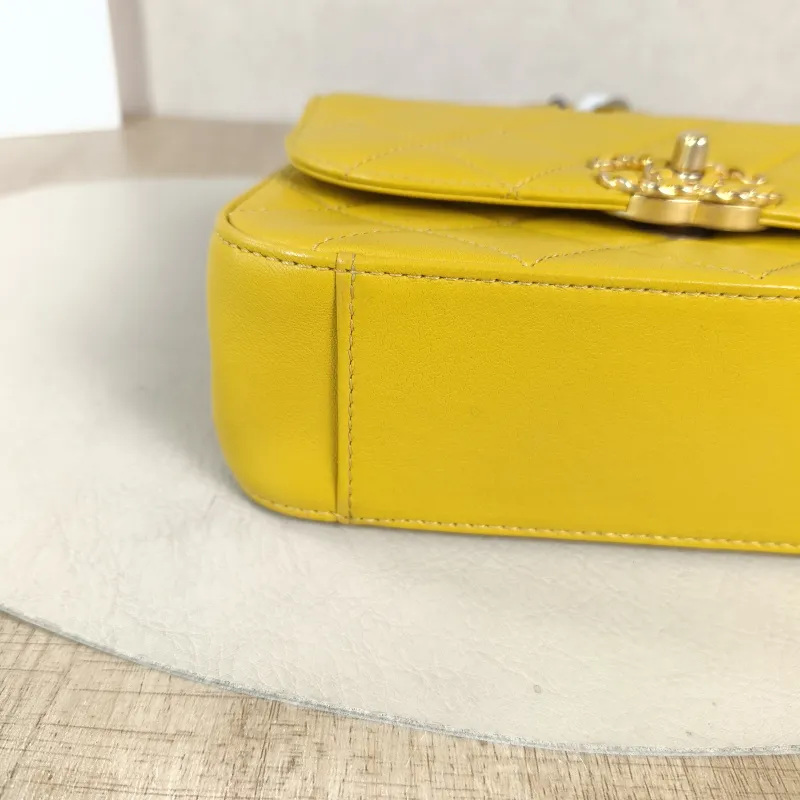 Chanel Crossbody Bag Top Handle Crossbody Bag Yellow Calfskin 20 × 6 × 14 cm 28 — detail view 10 of 12