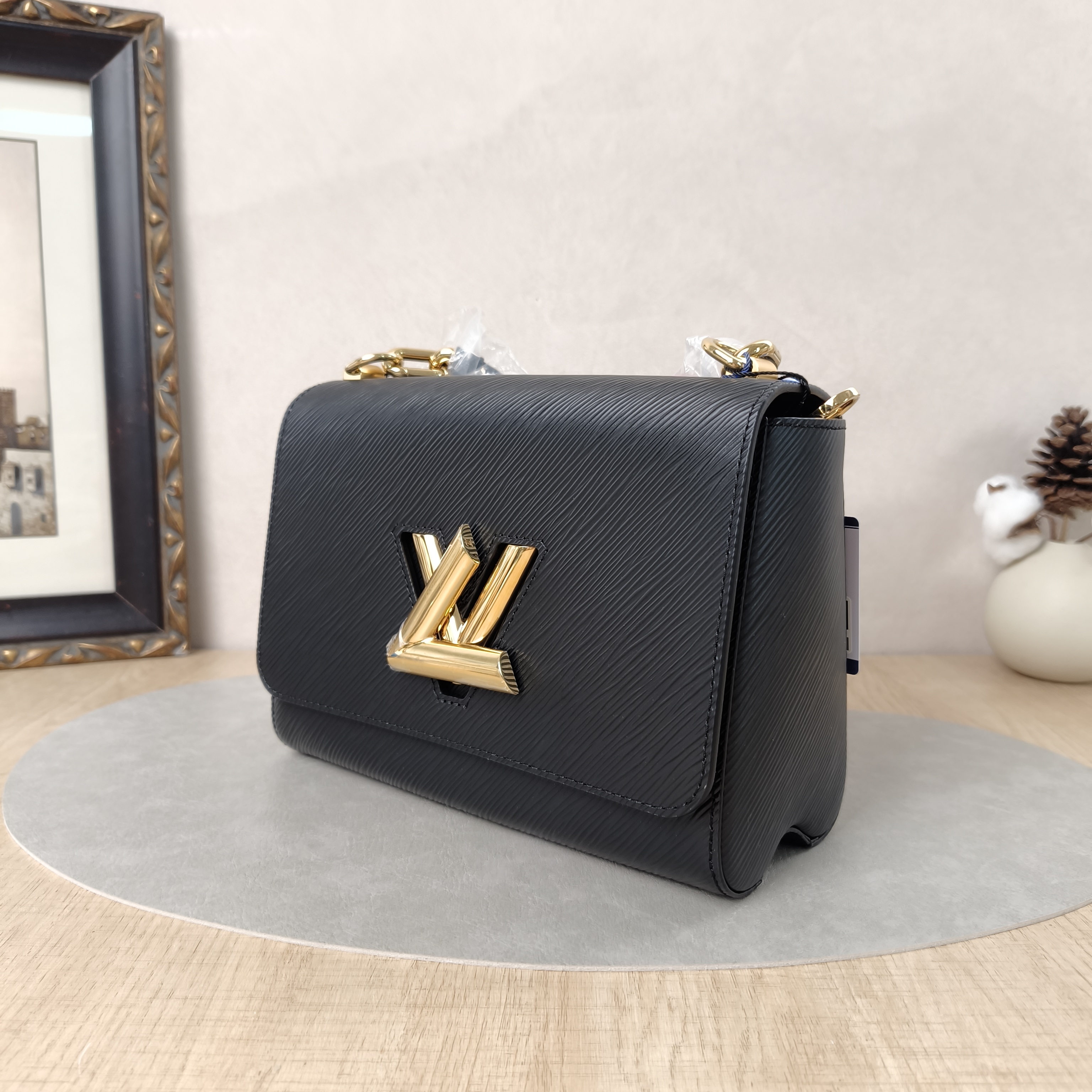 Louis Vuitton Crossbody Bag Twist Black Epi Embossed Calfskin Medium23 × 9.5 × 17 cm — cover view 5 of 5