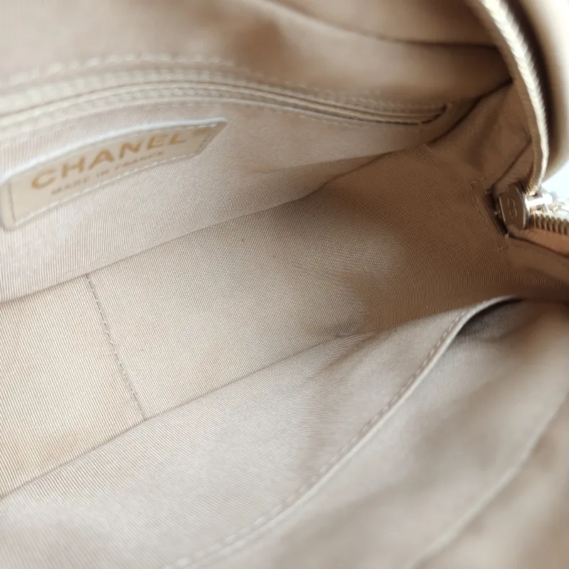 Chanel Crossbody Bag Crossbody Bag Beige Lambskin One Size19 × 8 × 13 cm — detail view 6 of 13