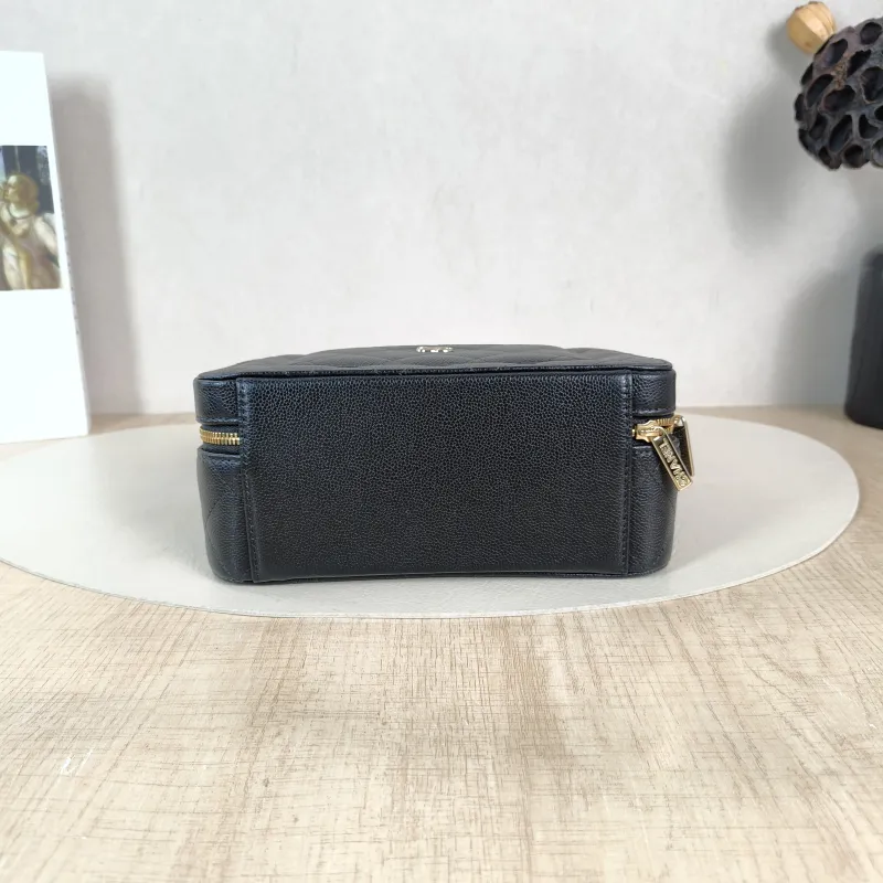 Chanel Crossbody Bag Black Grained Calfskin Mini 19.5 × 8.5 × 12 cm — cover view 2 of 6