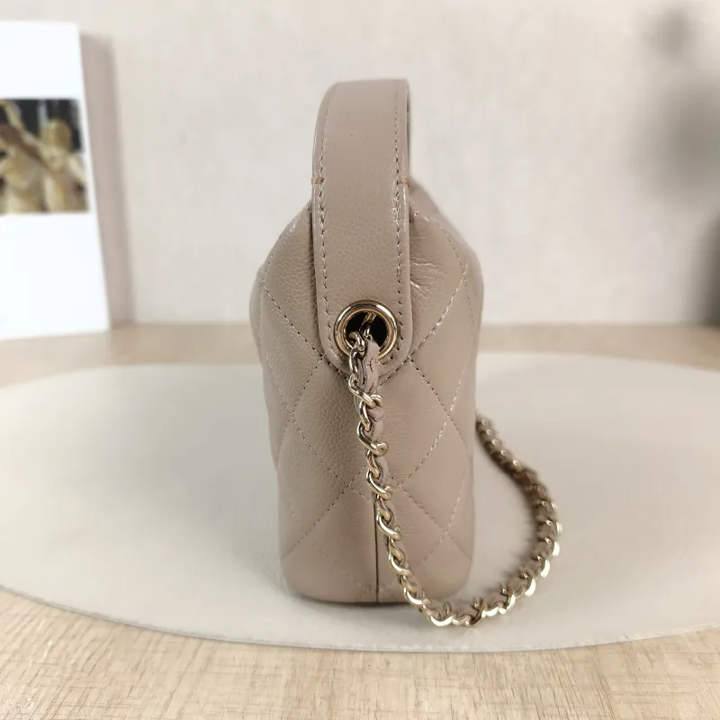 Chanel Crossbody Bag Crossbody Bag Calfskin One Size21.5 × 7.5 × 19 cm — detail view 1 of 12
