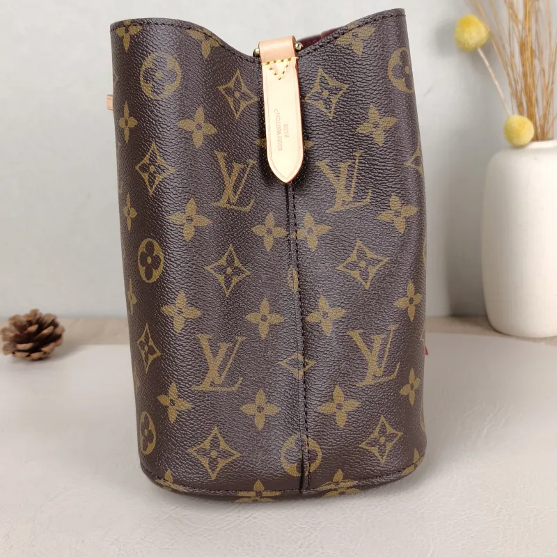 Louis Vuitton Crossbody Bag NÉONOÉ Bucket Bag BB Monogram PVC BB 20 × 13 × 20 cm — detail view 4 of 10