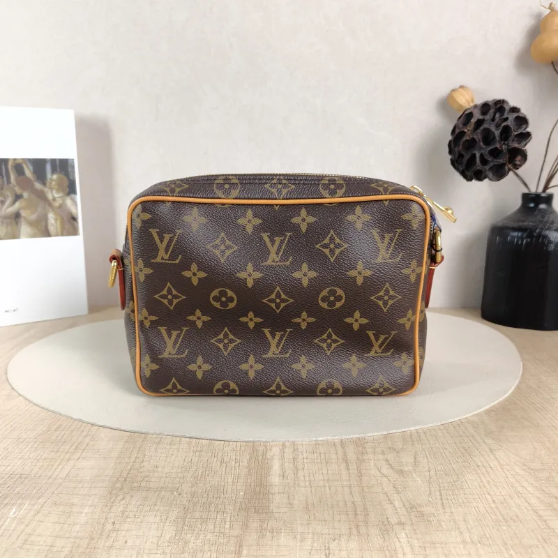 Louis Vuitton Crossbody Bag Nil Messenger Bag Monogram PVC One Size 25 × 11 × 17.5 cm — cover view 4 of 6