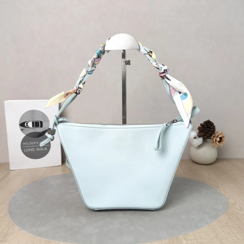 LOEWE Shoulder Bag Hammock Hobo Hobo Calfskinmini28 × 9.5 × 17 cm