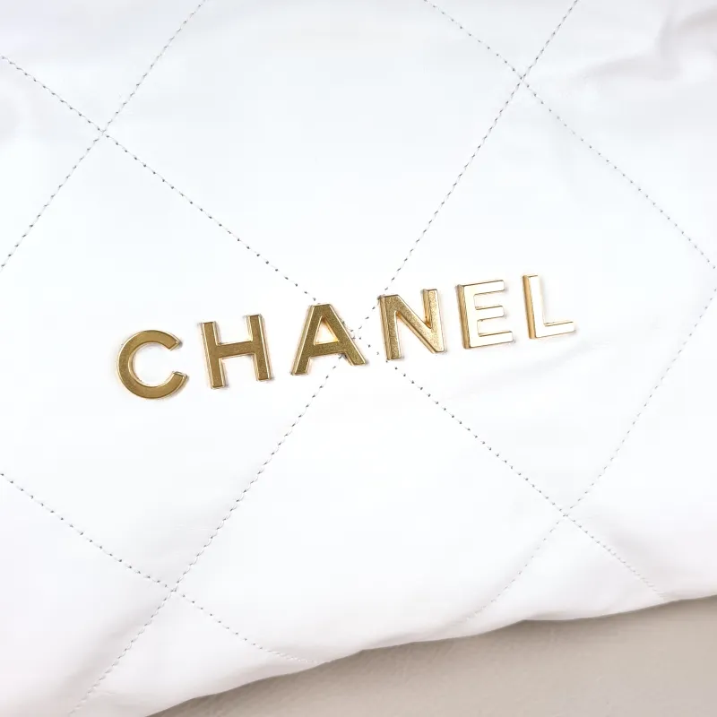 Chanel Shoulder Bag22Bag White CC alfskin Small35 × 7 × 37 cm — detail view 1 of 14