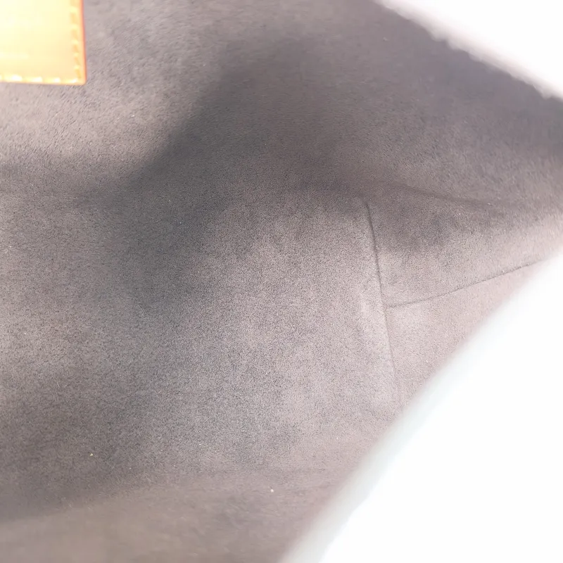 Louis Vuitton Shoulder Bag Pochette Mia Monogram PVC One Size 22 × 8 × 14.5 cm — detail view 3 of 10