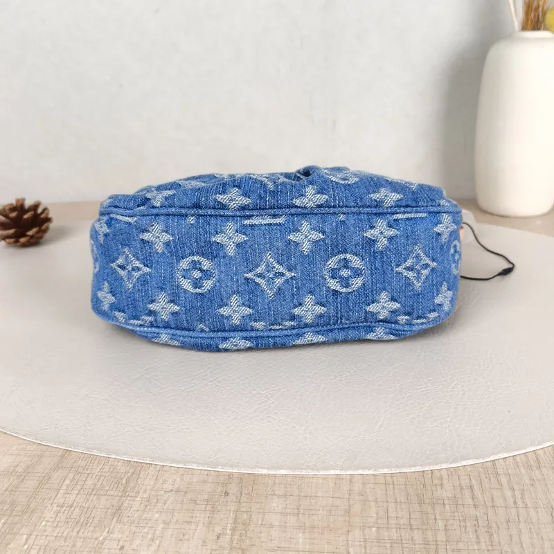 Louis Vuitton Shoulder Bag Pochette Valley Blue One Size 21 × 7 × 15 cm — cover view 2 of 6