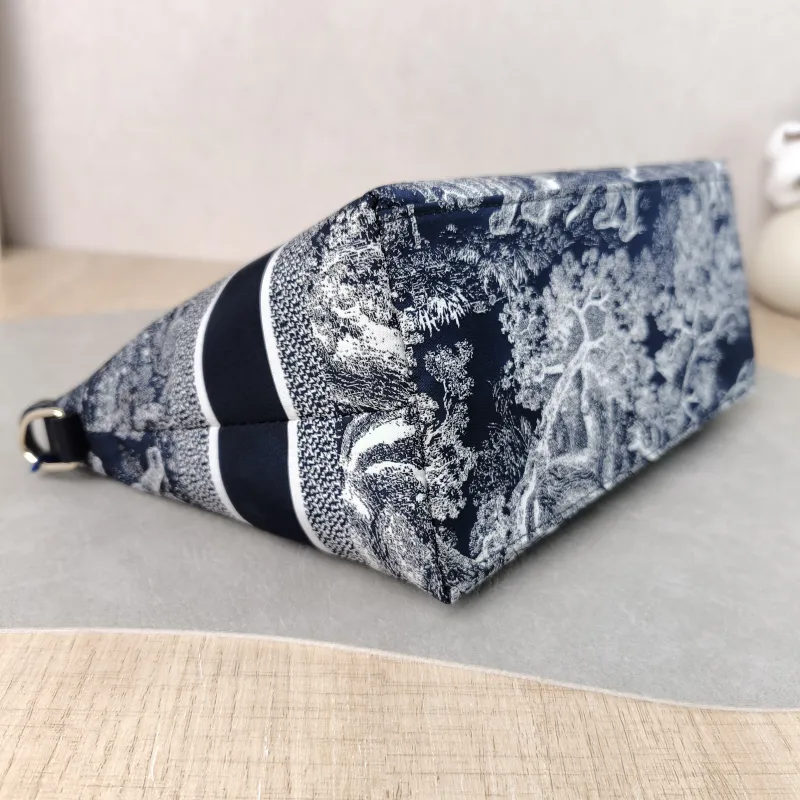 DIOR Top Handle Bag Travel Nomad Collection · White Blue Medium 22 × 9.5 × 13 cm — detail view 5 of 13
