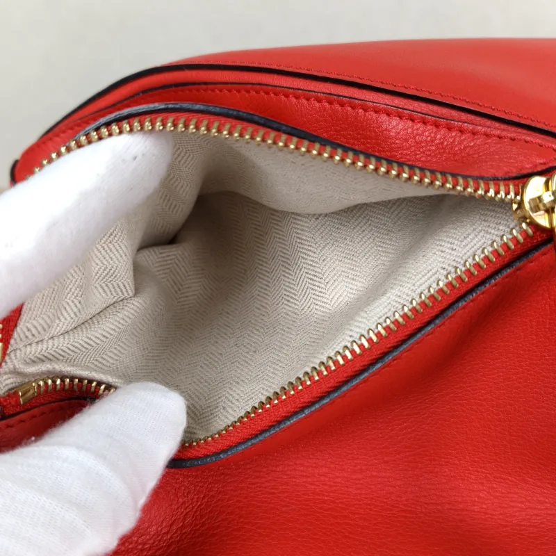 LOEWE Crossbody Bag Puzzle Red Calfskin Medium29 × 14 × 19.5 cm — detail view 4 of 13