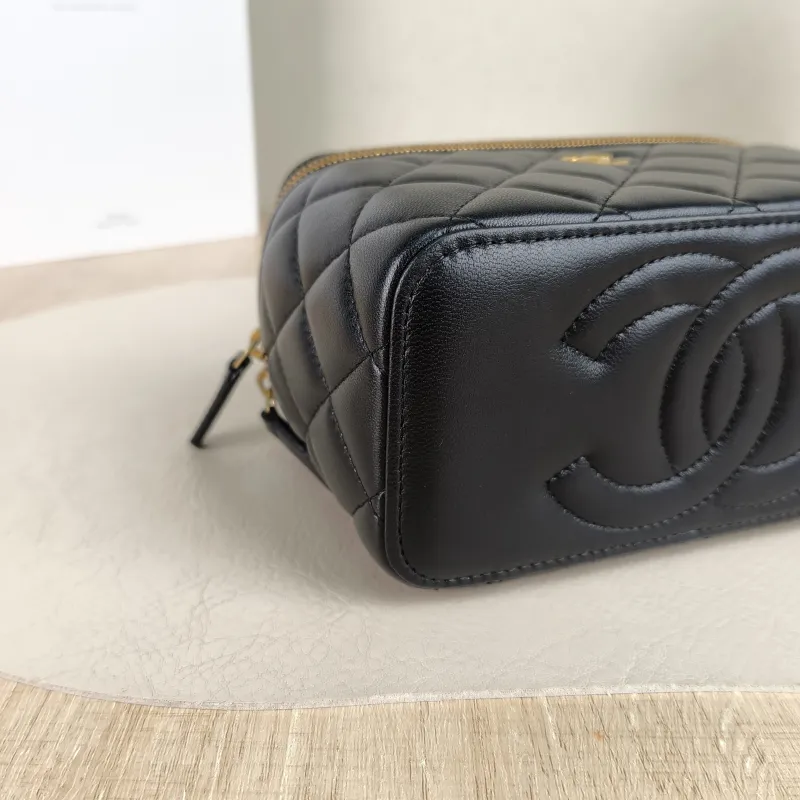 Chanel Crossbody Bag Edition Box Bag Cosmetic Bag Black Lambskin 16 × 8 × 9.5 cm — detail view 2 of 12