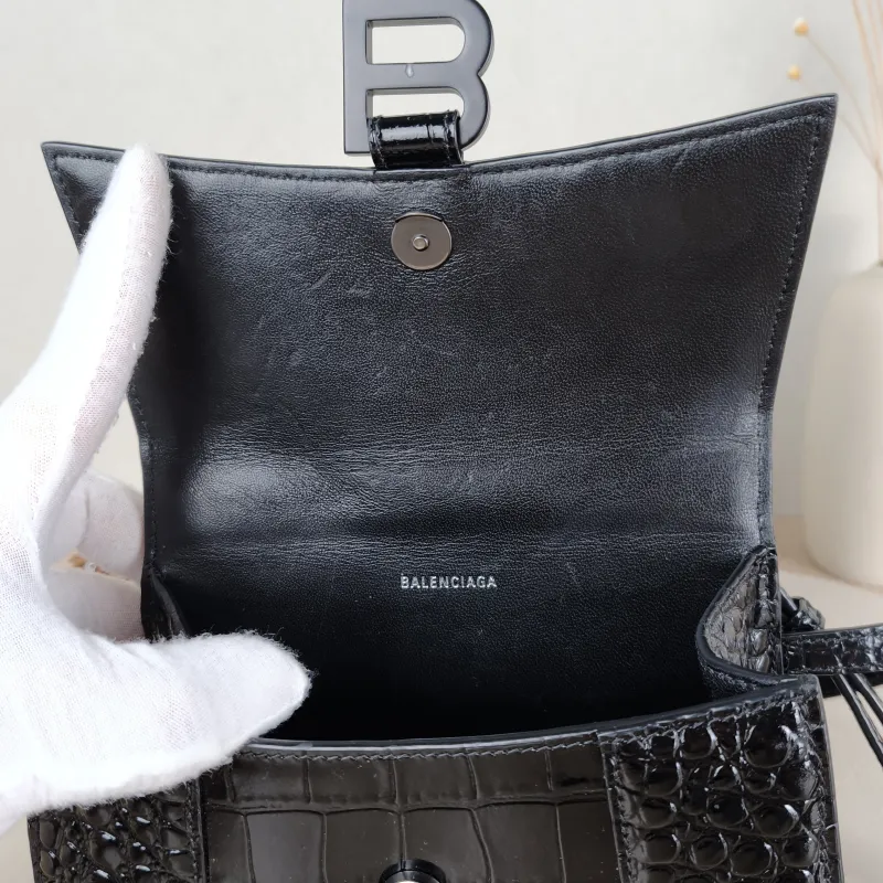 BALENCIAGA Crossbody Bag Hourglass Hourglass Bag Black Calfskinmini19 × 5 × 12 cm — detail view 8 of 13