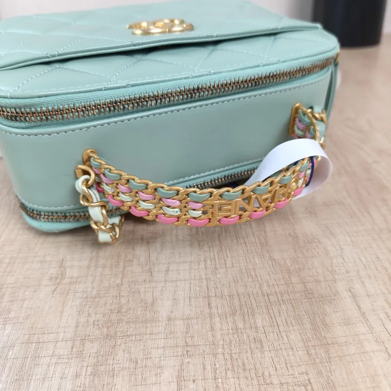 Chanel Crossbody Bag Green Waxed Leathermini18.5 × 8 × 13.5 cm — detail view 2 of 13
