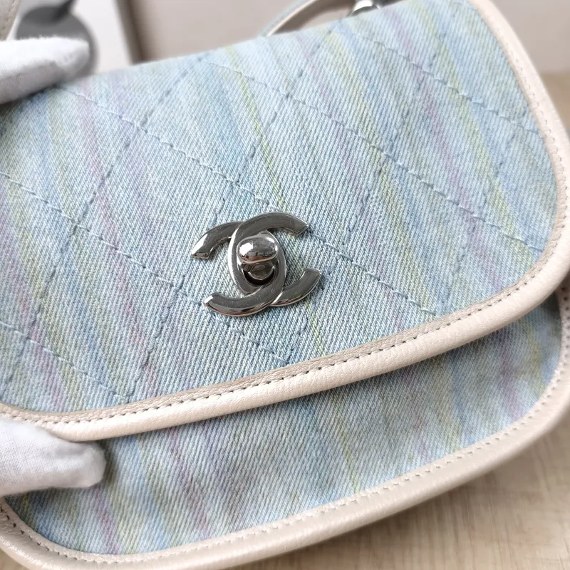 Chanel Crossbody Bag Crossbody Bag One Size17 × 6 × 14 cm — detail view 13 of 15