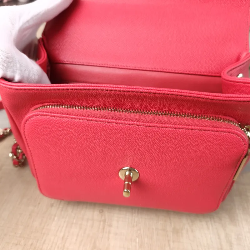 Chanel Crossbody Bag affinity Messenger Bag Red Grained Calfskin Medium 22 × 9.5 × 16 cm 25 — detail view 12 of 16