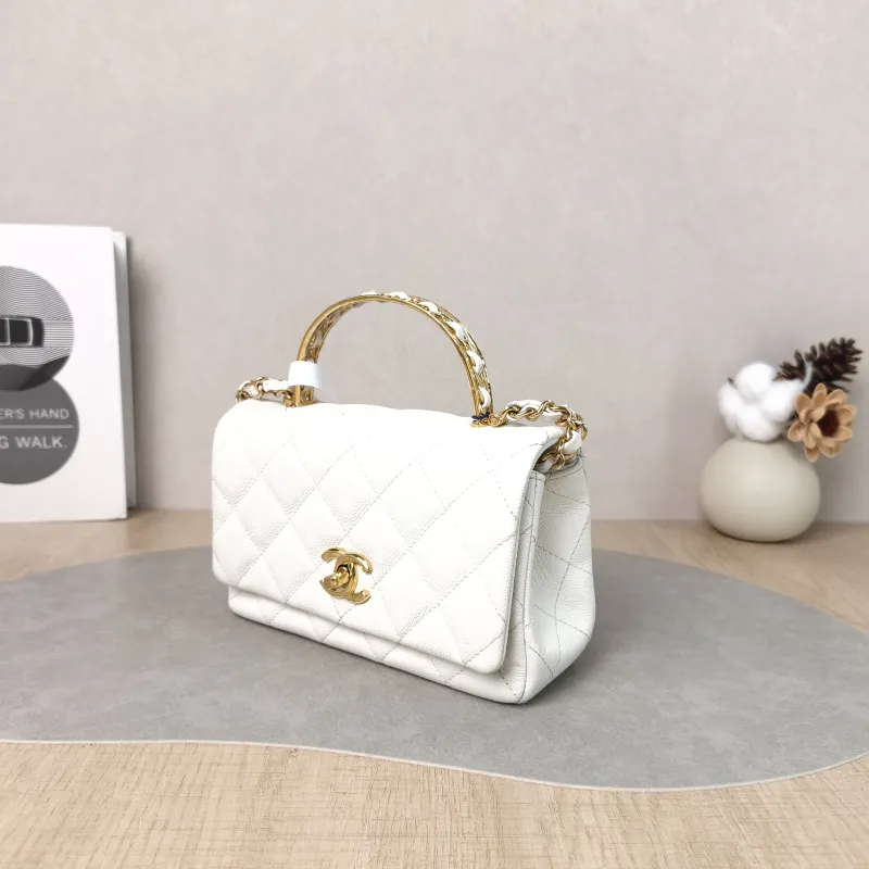 Chanel Crossbody Bag White Calfskin One Size18 × 7 × 11.5 cm — cover view 5 of 5