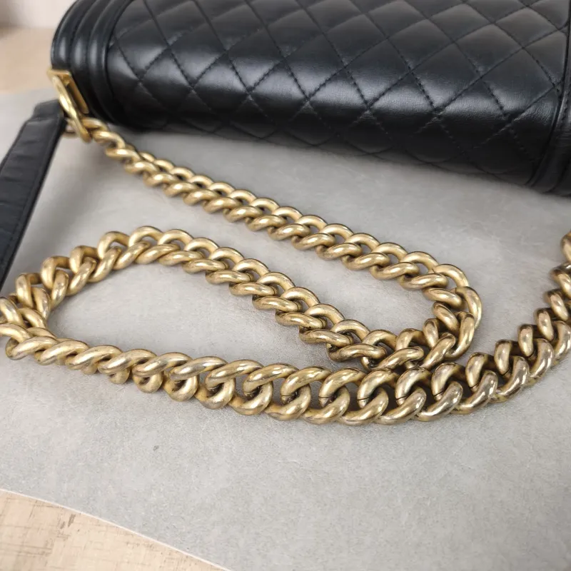 Chanel Crossbody Bag Le Boy​ Black Medium 25 × 9 × 15 cm — detail view 10 of 15