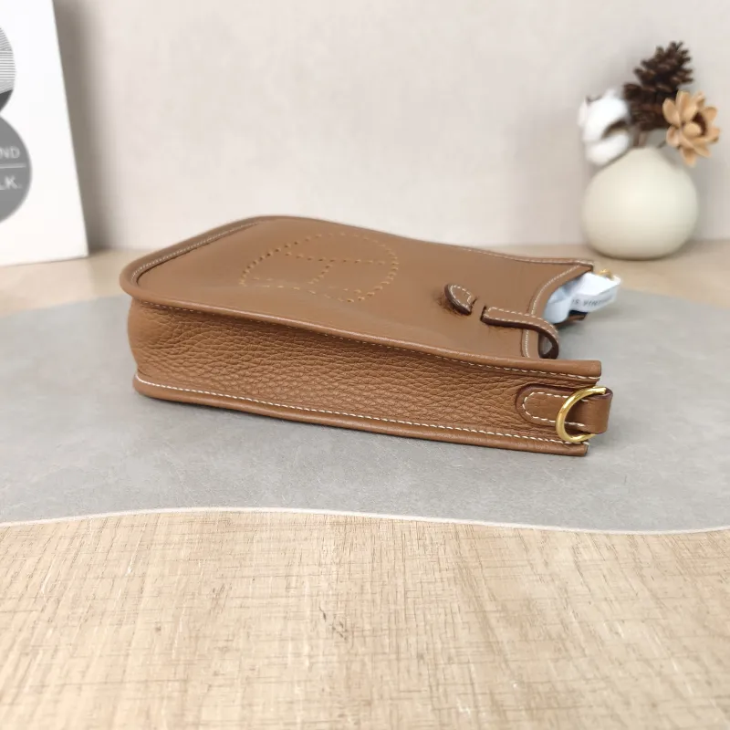 Hermès Crossbody Bag Evelyne Mini 16 Mini 16 Taurillon Clemence TC Calfskin Mini 17 × 5.5 × 18 cm W — detail view 2 of 11
