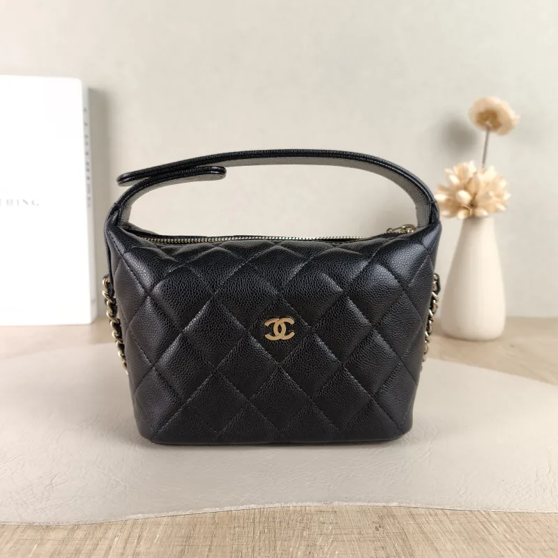 Chanel Crossbody Bag Crossbody Bag Black Grained Calfskin 21.5 × 7.5 × 19 cm