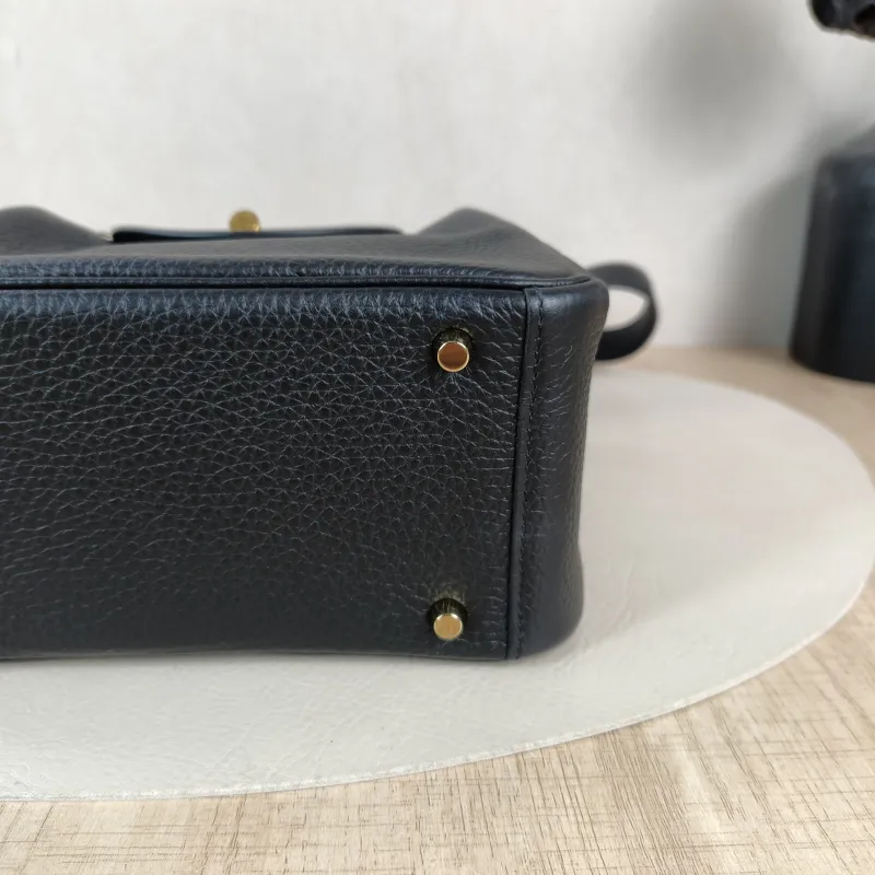 Hermès Crossbody Bag Lindy Mini 1989Black TC Calfskinmini19 × 9.5 × 13 cm — detail view 8 of 11
