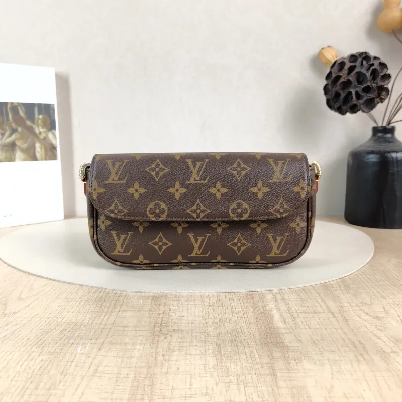Louis Vuitton Crossbody Bag IVY Monogram PVC Small23.5 × 4.3 × 12 cm