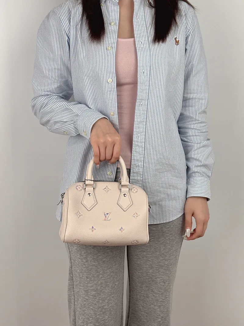 Louis Vuitton Crossbody Bag Speedy20 Calfskin One Size 20.5 × 12 × 13.5 cm — on-model view 2 of 2