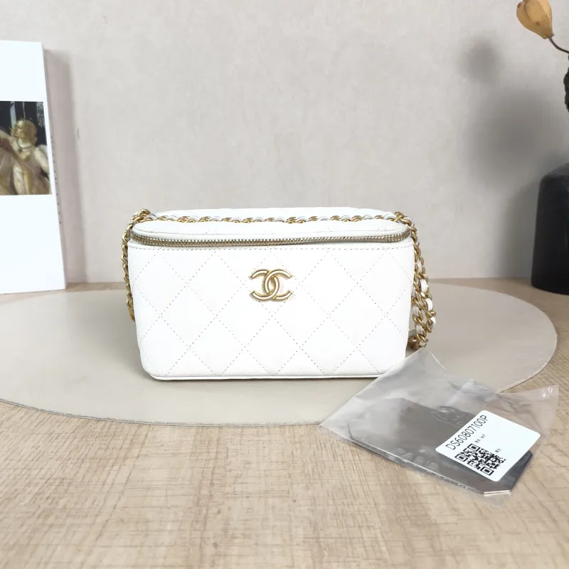 Chanel Crossbody Bag Edition White Grained Calfskin One Size16 × 8 × 9.5 cm — cover view 3 of 6