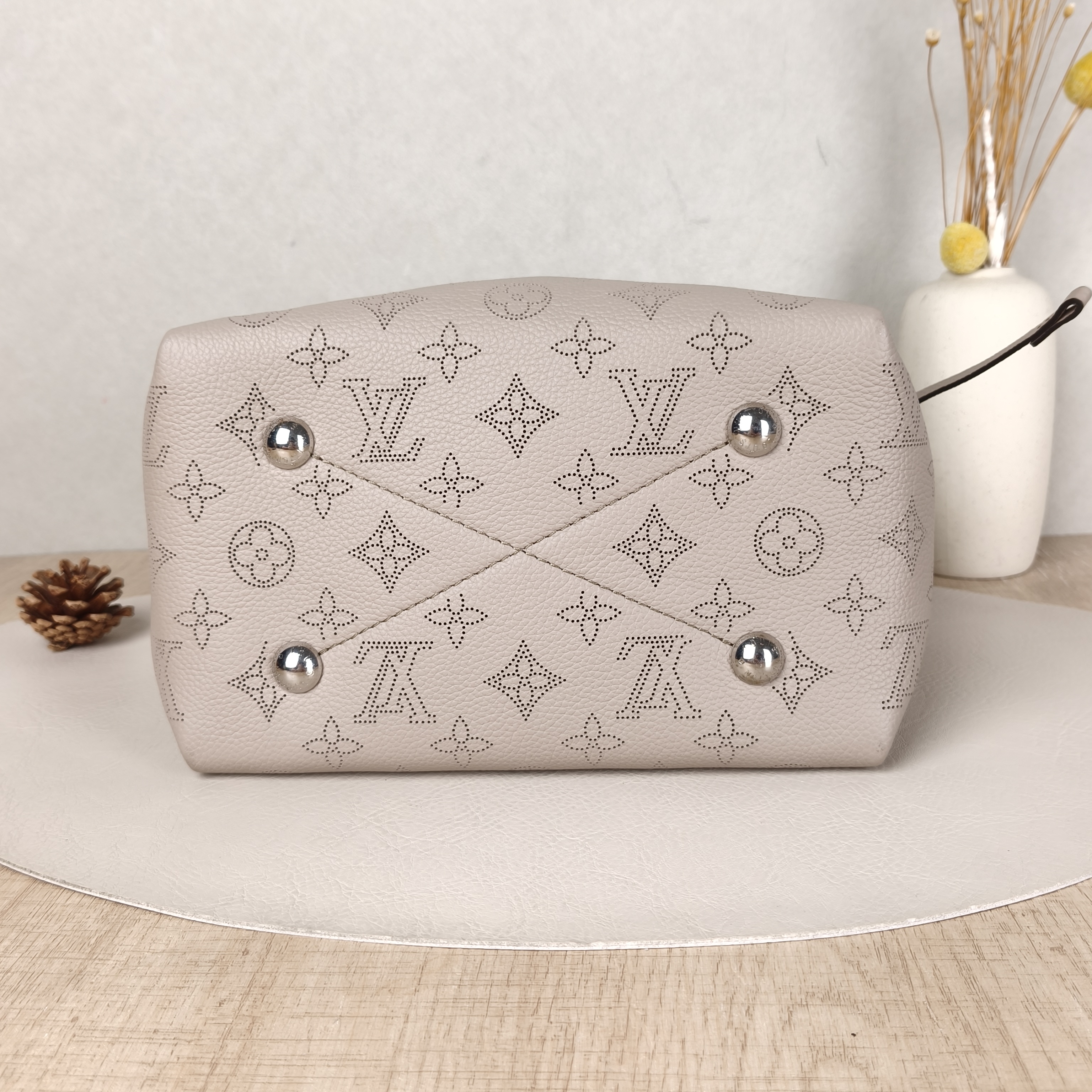 Louis Vuitton Crossbody Bag BELLA Calfskin One Size22 × 14 × 19 cm — cover view 5 of 5