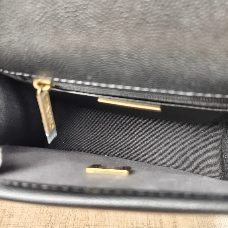 Chanel Crossbody Bag25b Messenger Bag Black Grained Calfskin Small17 × 7 × 16.5 cm — detail view 15 of 20