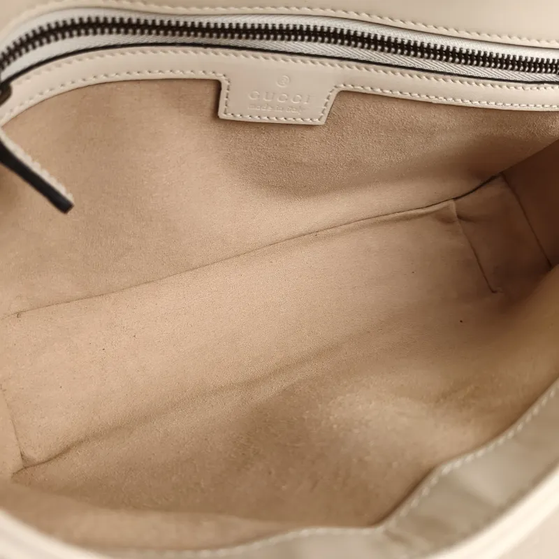 GUCCI Crossbody Bag GG Marmont Medium Marmont 26 White Calfskin 26 × 7 × 15 cm — detail view 5 of 12