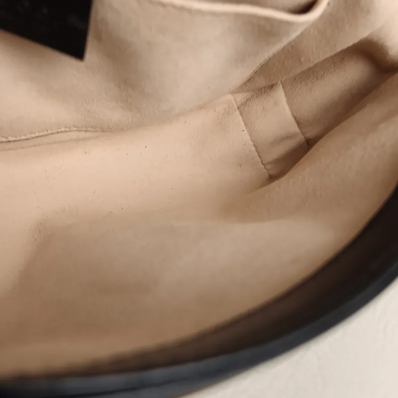 GUCCI Crossbody Bag GG Marmont Small Marmont 22 Black CC alfskin Small 22 × 6 × 13 cm — detail view 8 of 11