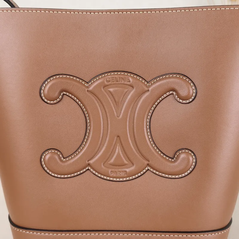 CELINE Shoulder Bag BUCKET TRIOMPHE Bucket Bag Calfskin Small17 × 10 × 22 cm — detail view 2 of 8