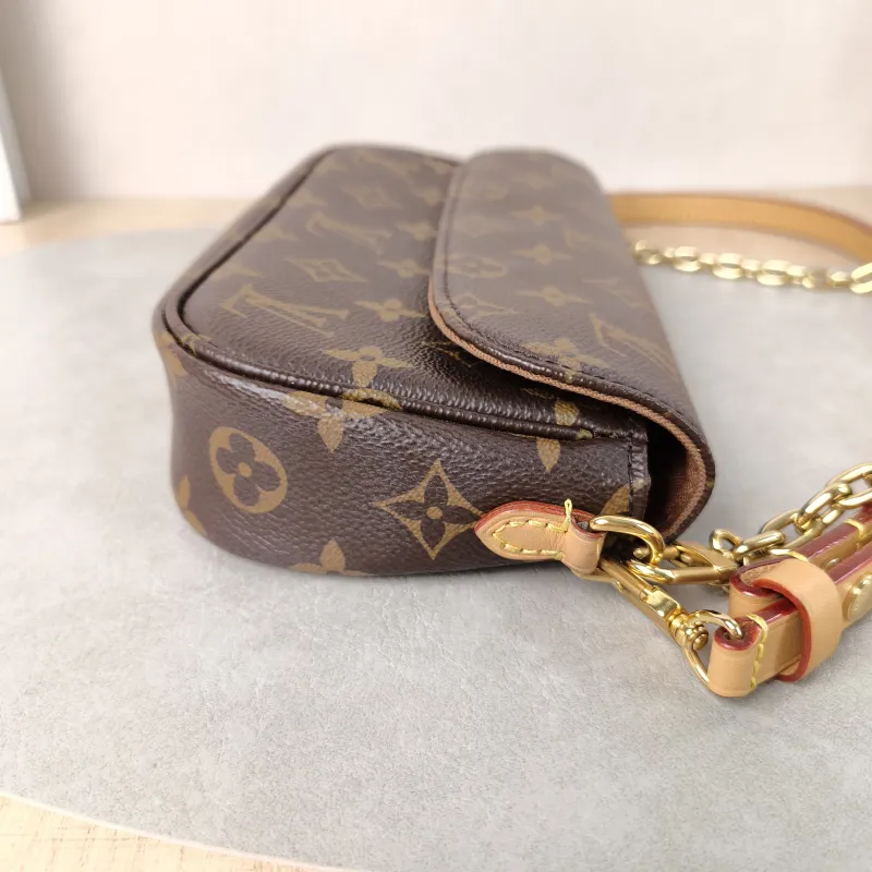 Louis Vuitton Crossbody Bag IVY Monogram PVC Small23.5 × 4.3 × 12 cm — detail view 1 of 13