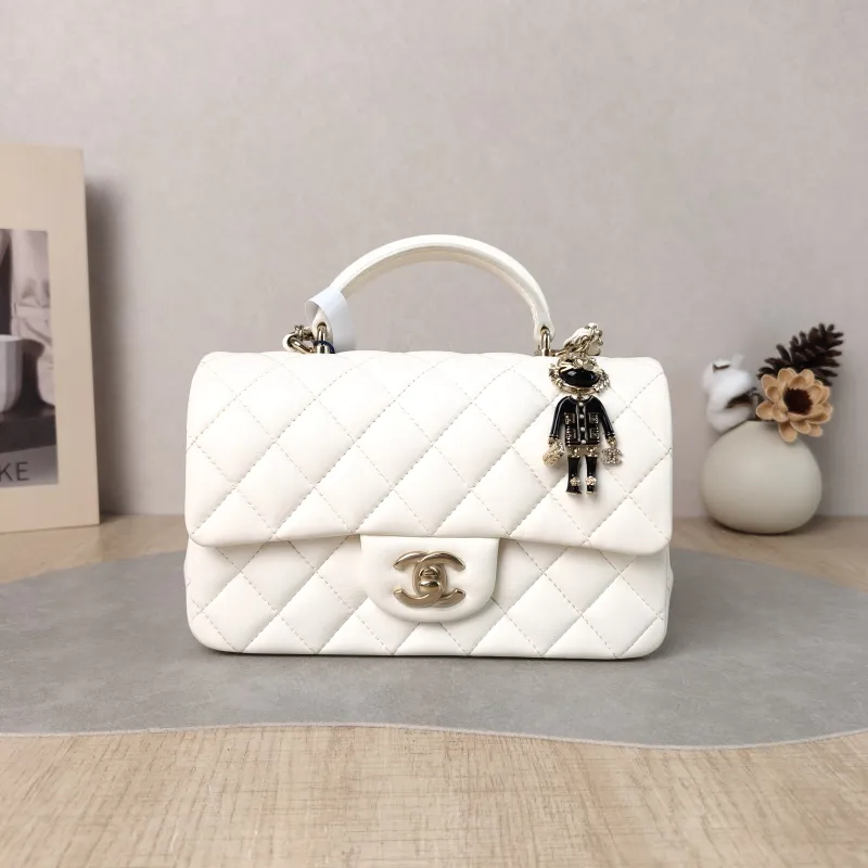 Chanel Crossbody Bag mini White Lambskin mini 20 × 6 × 12 cm