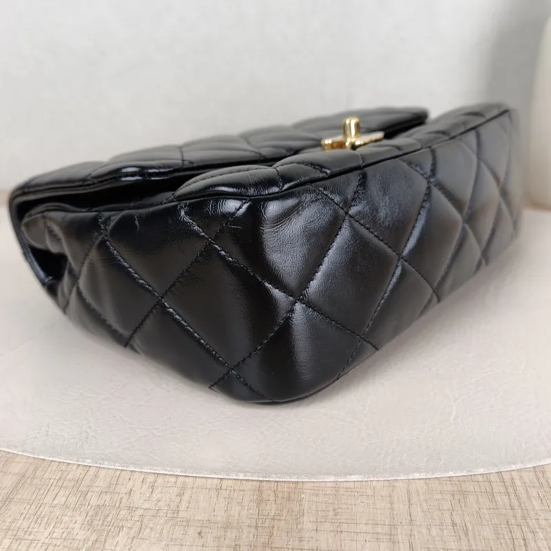Chanel Crossbody Bag 23a Black SL ambskin Medium 25 × 10 × 16 cm — detail view 9 of 14