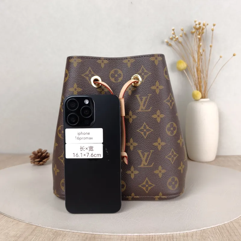 Louis Vuitton Crossbody Bag NÉONOÉ Bucket Bag BB Monogram PVC BB 20 × 13 × 20 cm — cover view 2 of 5