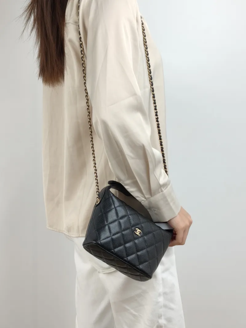 Chanel Crossbody Bag Vanity Case Bag Black Grained Calfskin One Size 21.5 × 7.5 × 19 cm — on-model view 1 of 3