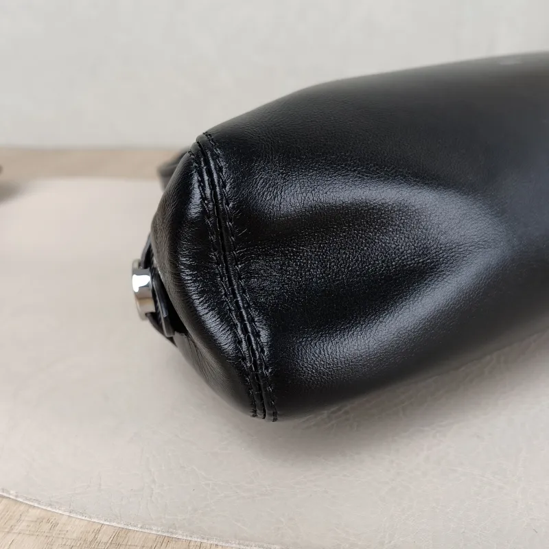 Louis Vuitton Shoulder Bag Pochette Vibe Black SL ambskin One Size 25 × 7.5 × 10 cm — detail view 4 of 10