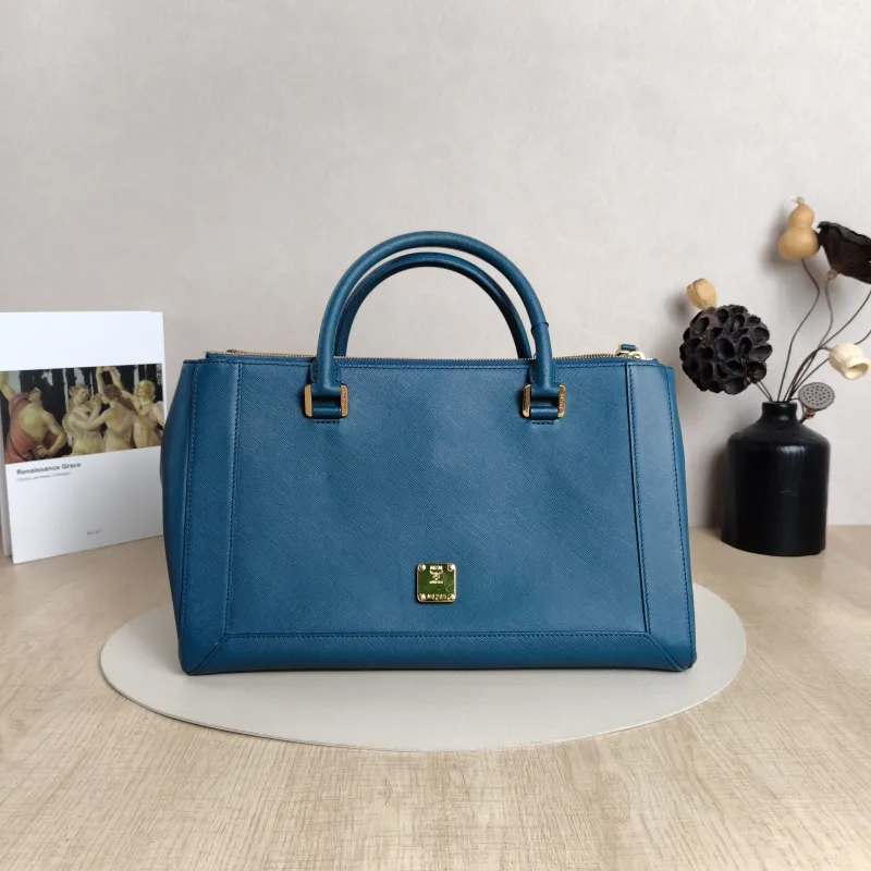 MCM Crossbody Bag Top Handle Crossbody Bag Green Calfskin 36.5 × 18 × 21 cm