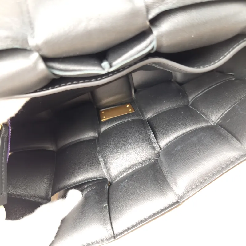Bottega Veneta Crossbody Bag Padded Cassette Woven Black Lambskin Medium 26 × 8 × 18 cm — detail view 5 of 12