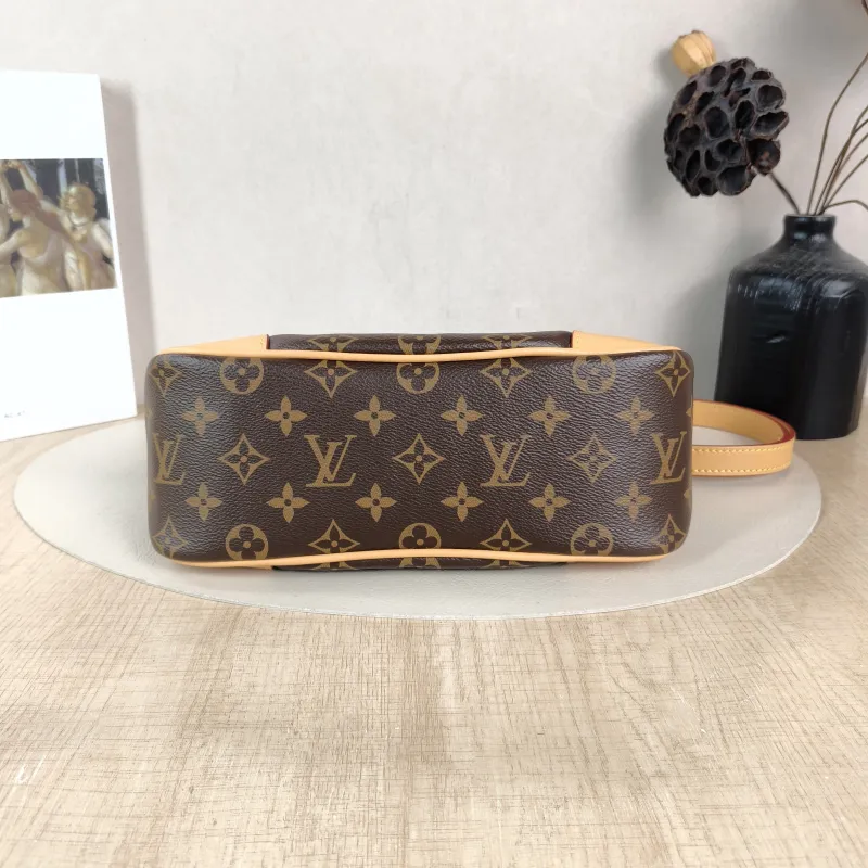 Louis Vuitton Crossbody Bag Boulogne PVC Small 26 × 9.5 × 16 cm — cover view 5 of 6
